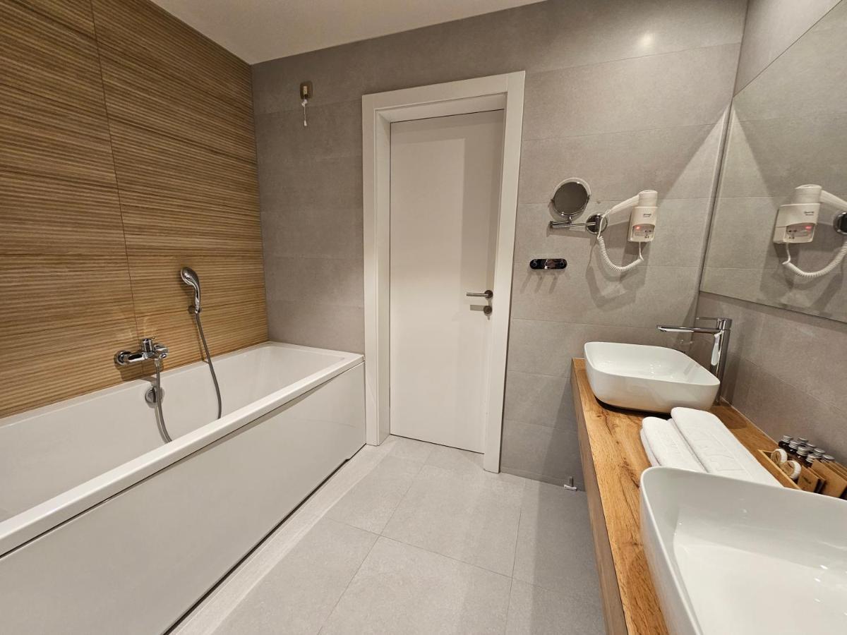 Hotel Etna Gracanica  Zewnętrze zdjęcie