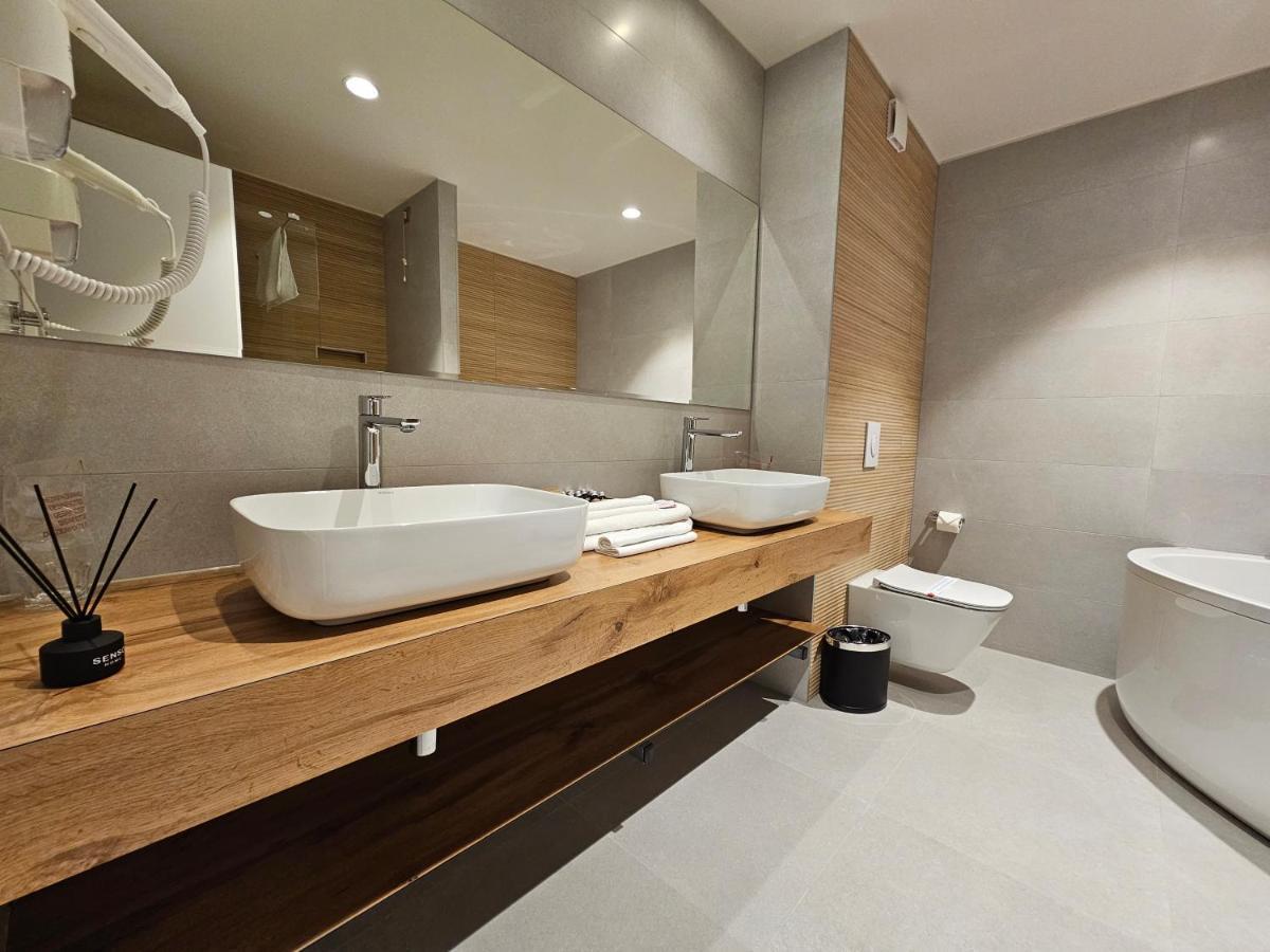 Hotel Etna Gracanica  Zewnętrze zdjęcie