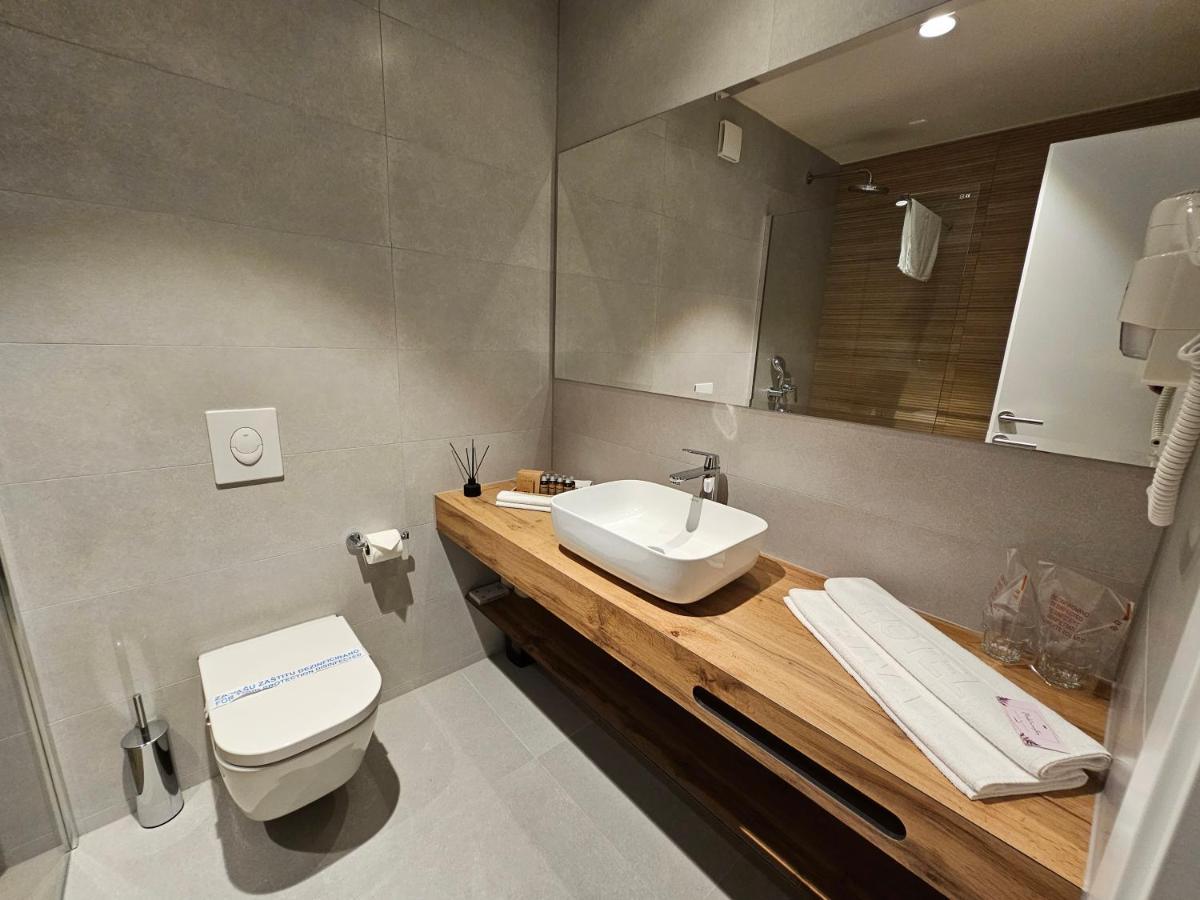 Hotel Etna Gracanica  Zewnętrze zdjęcie