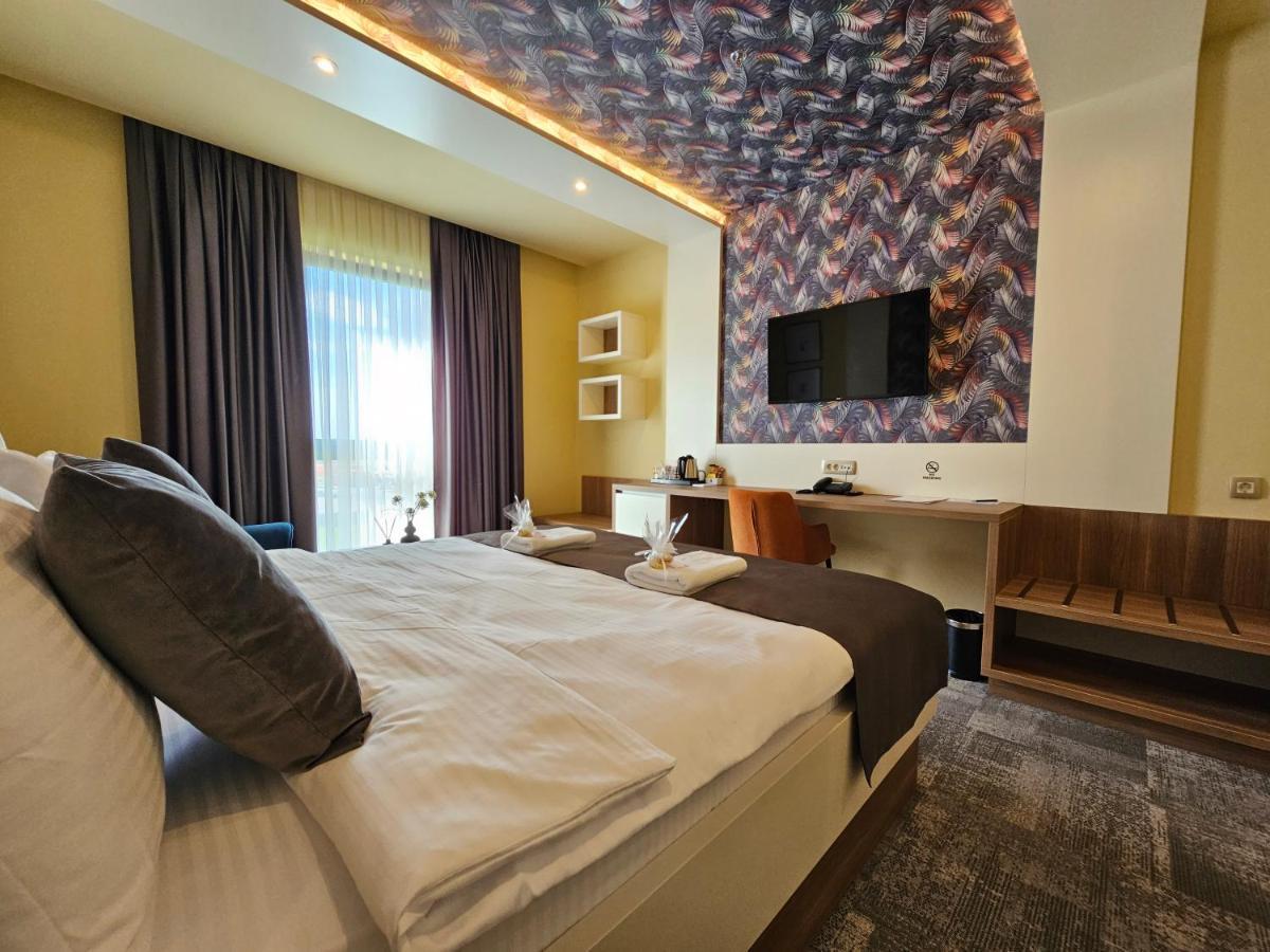 Hotel Etna Gracanica  Zewnętrze zdjęcie