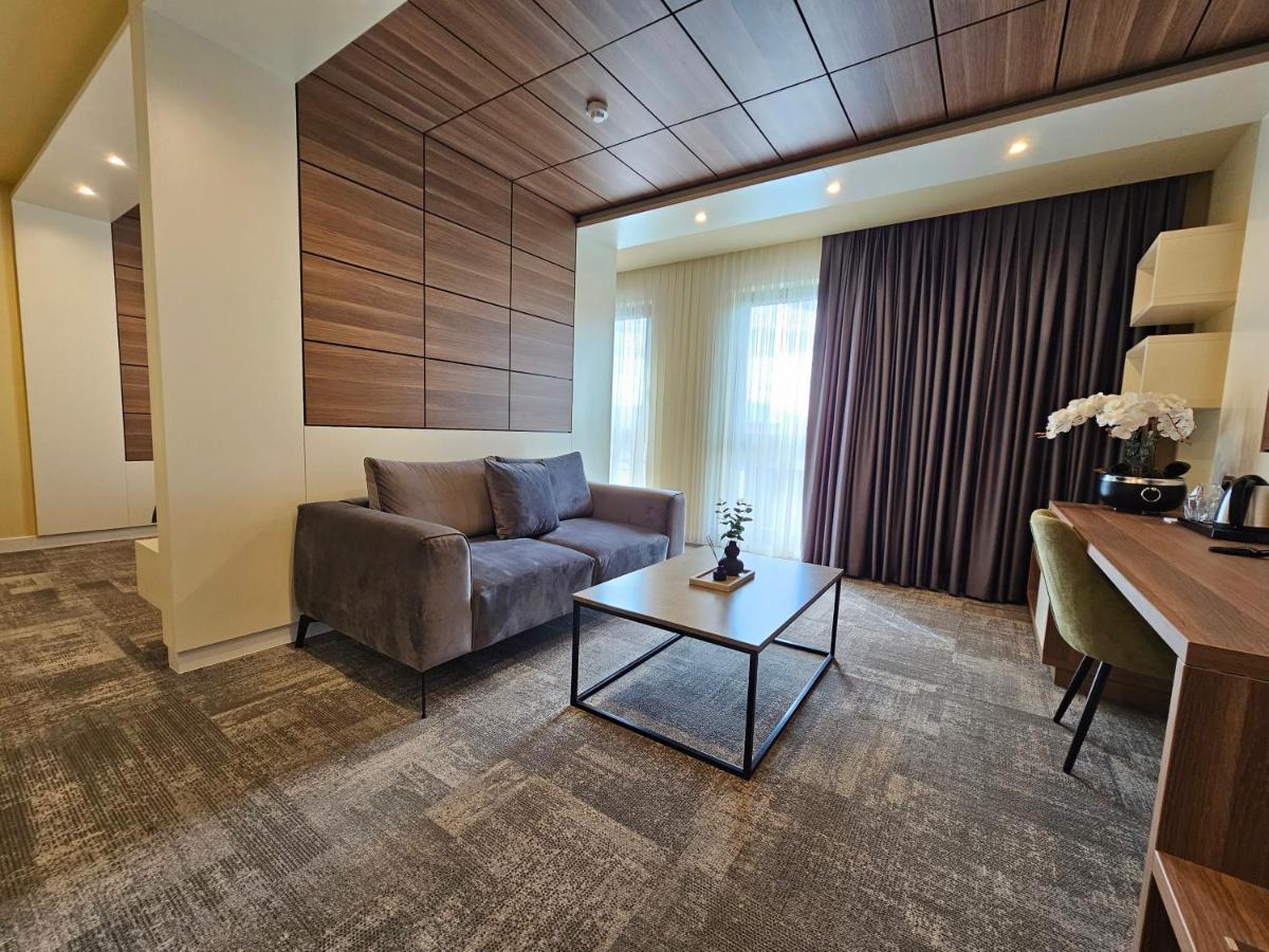 Hotel Etna Gracanica  Zewnętrze zdjęcie