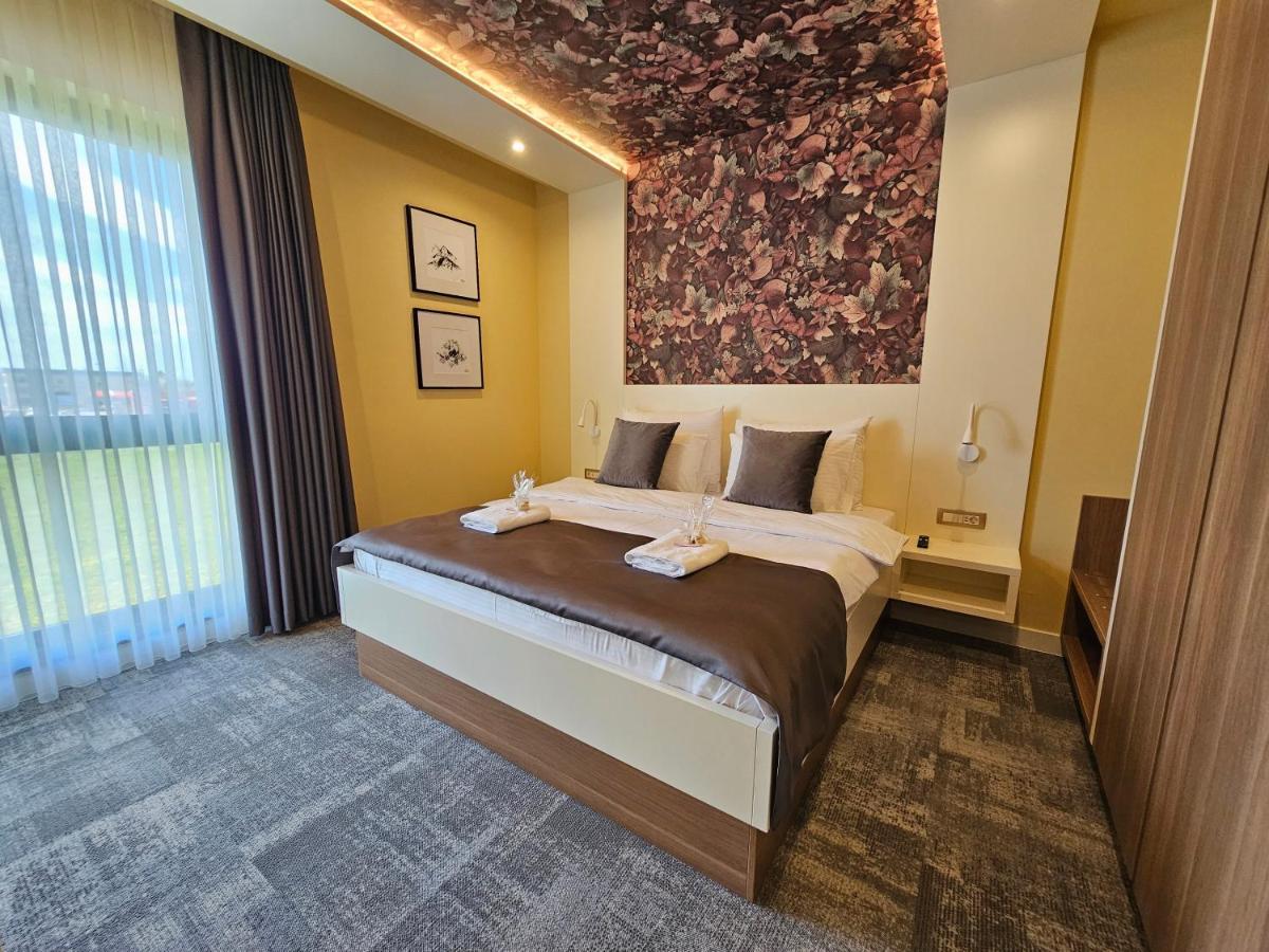 Hotel Etna Gracanica  Zewnętrze zdjęcie