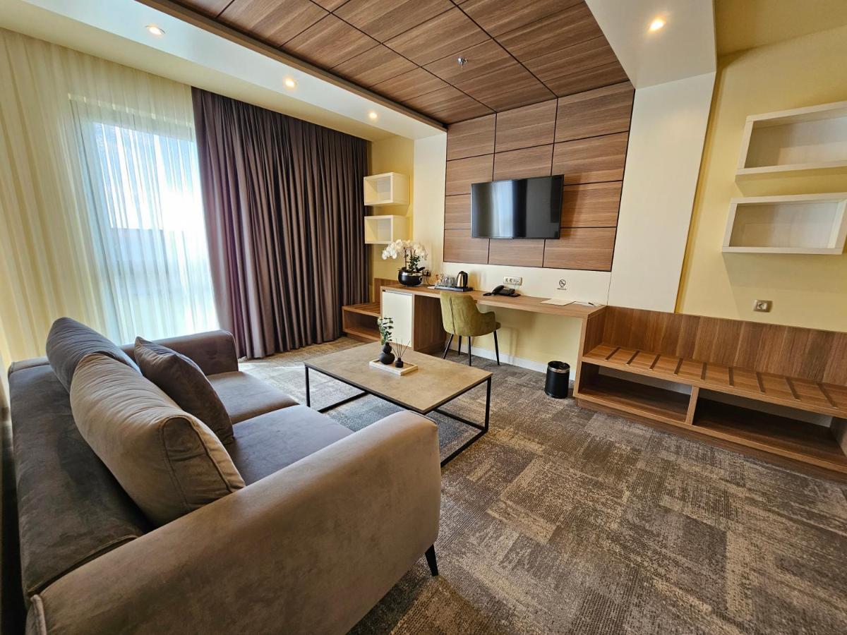 Hotel Etna Gracanica  Zewnętrze zdjęcie